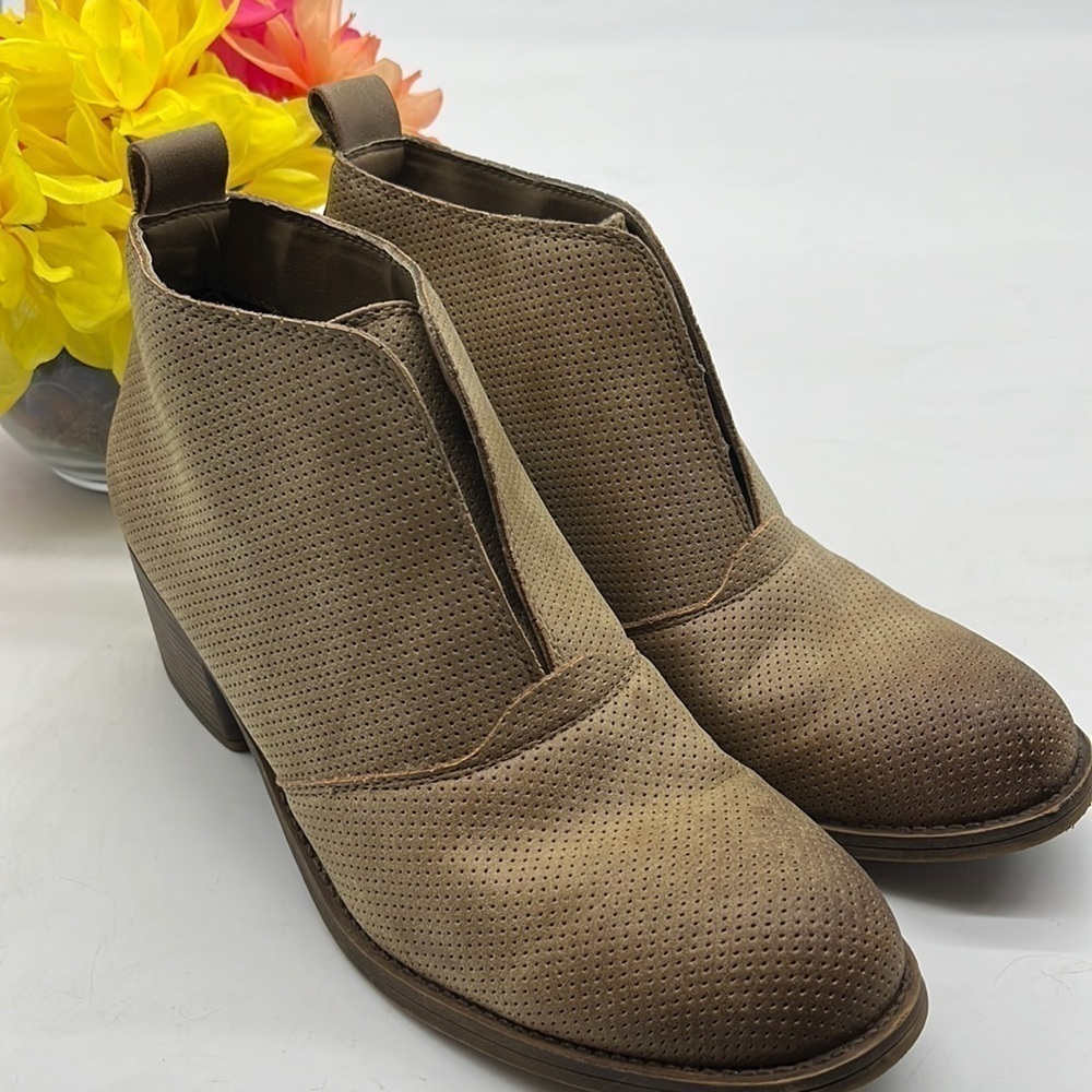 Billabong Tan Ankle Boots Eccentric Youth Sz 9. MCA1292G